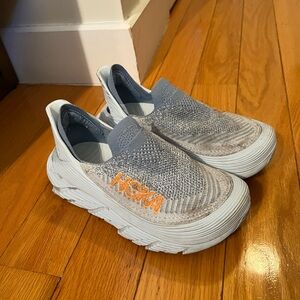 Hoka Adult Restore size 6